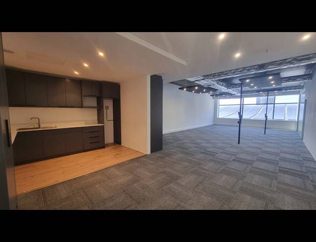 148M² OFFICE TO LET IN SEA POINT